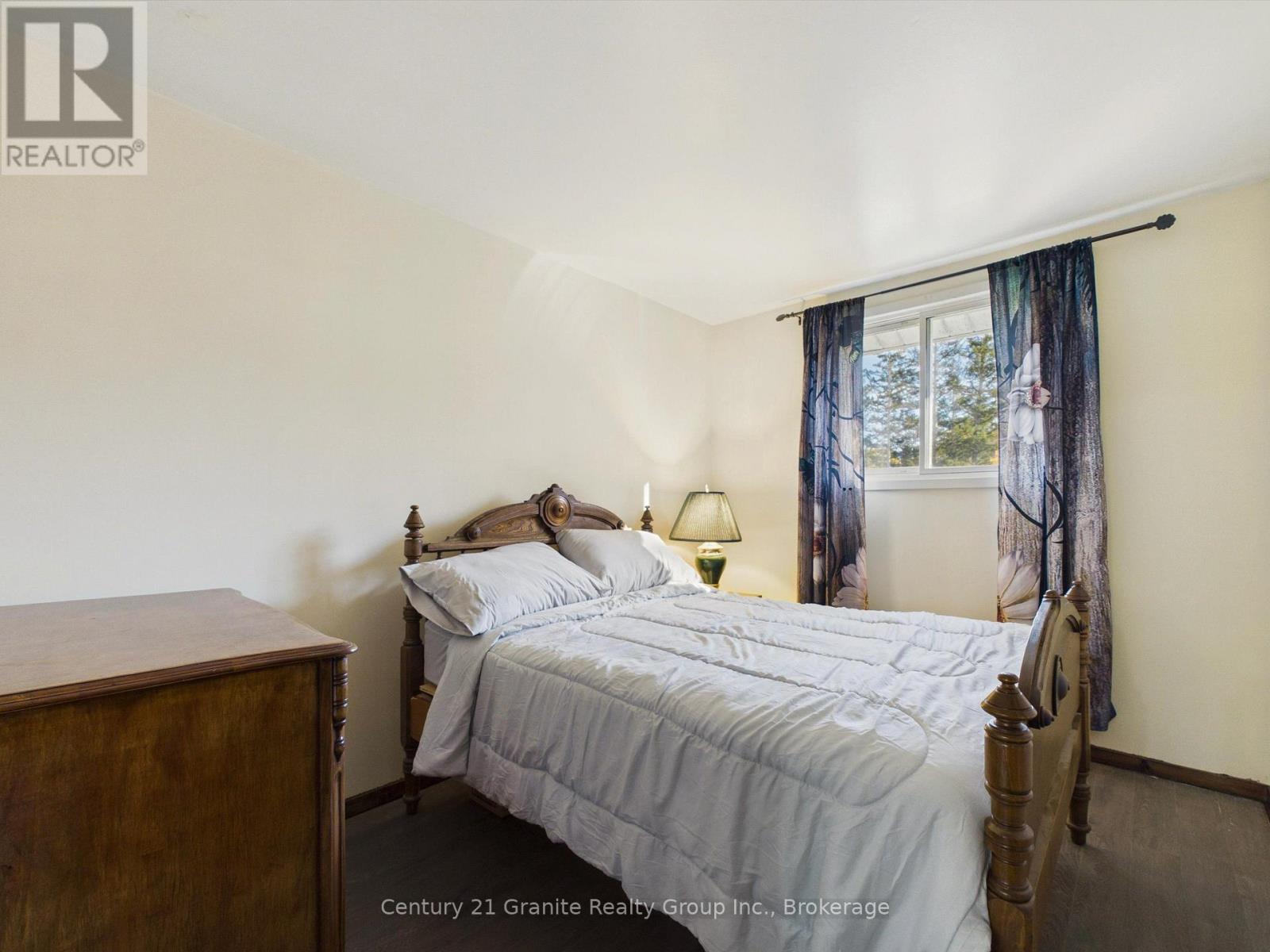 1060 Lees Road — photo 18