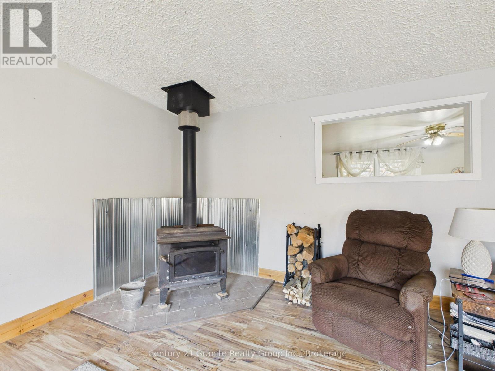 1060 Lees Road — photo 8