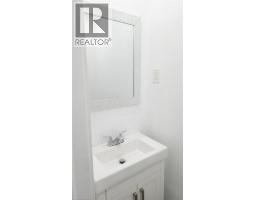 3pc Bathroom - 1394 Cannon Street E, Hamilton, ON L8H1W1 Photo 7