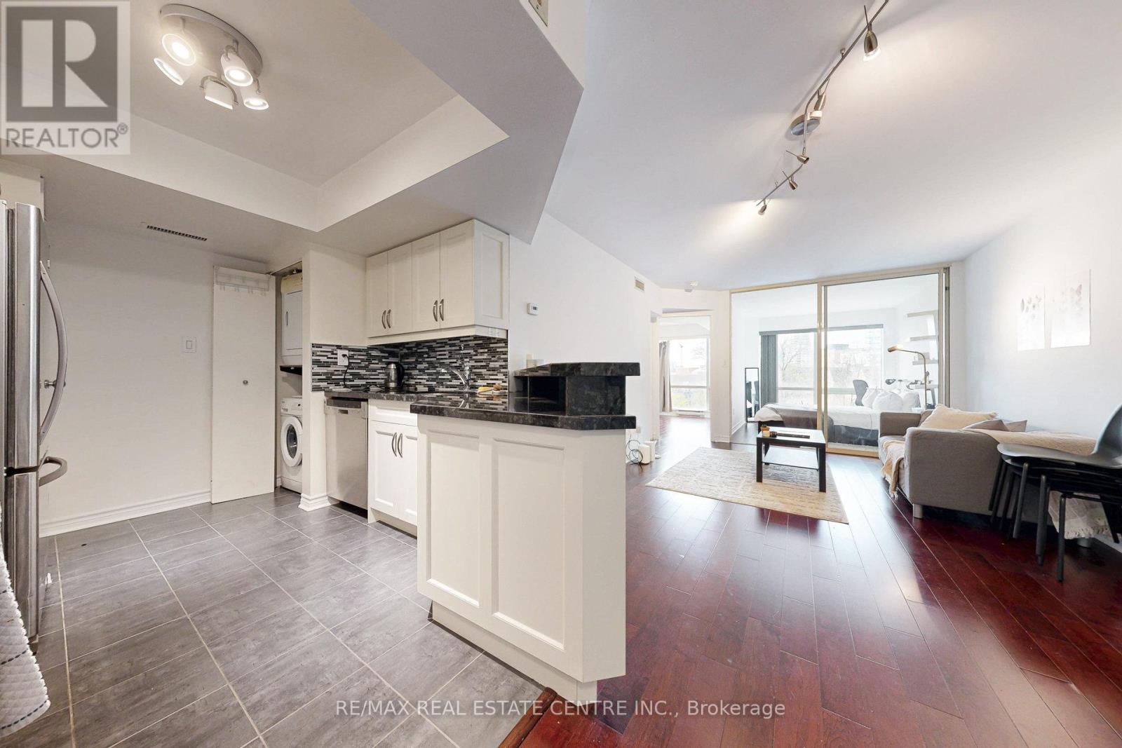 1001 Bay Street — photo 14