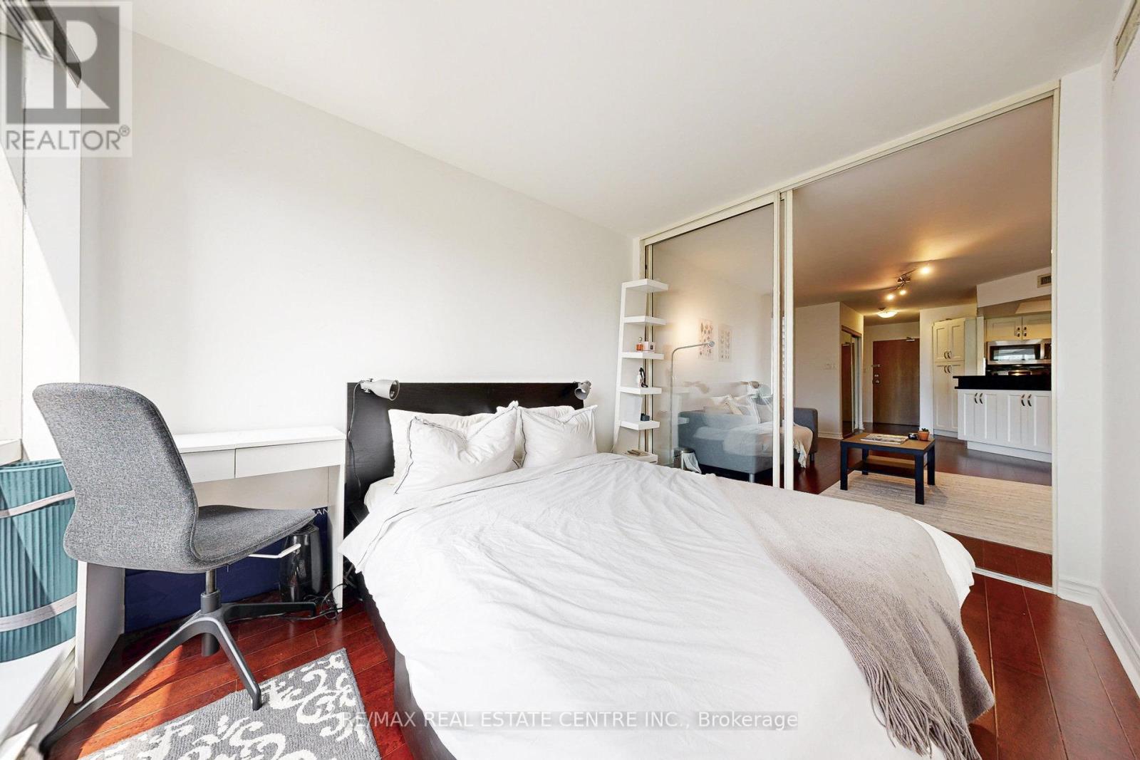 1001 Bay Street — photo 15
