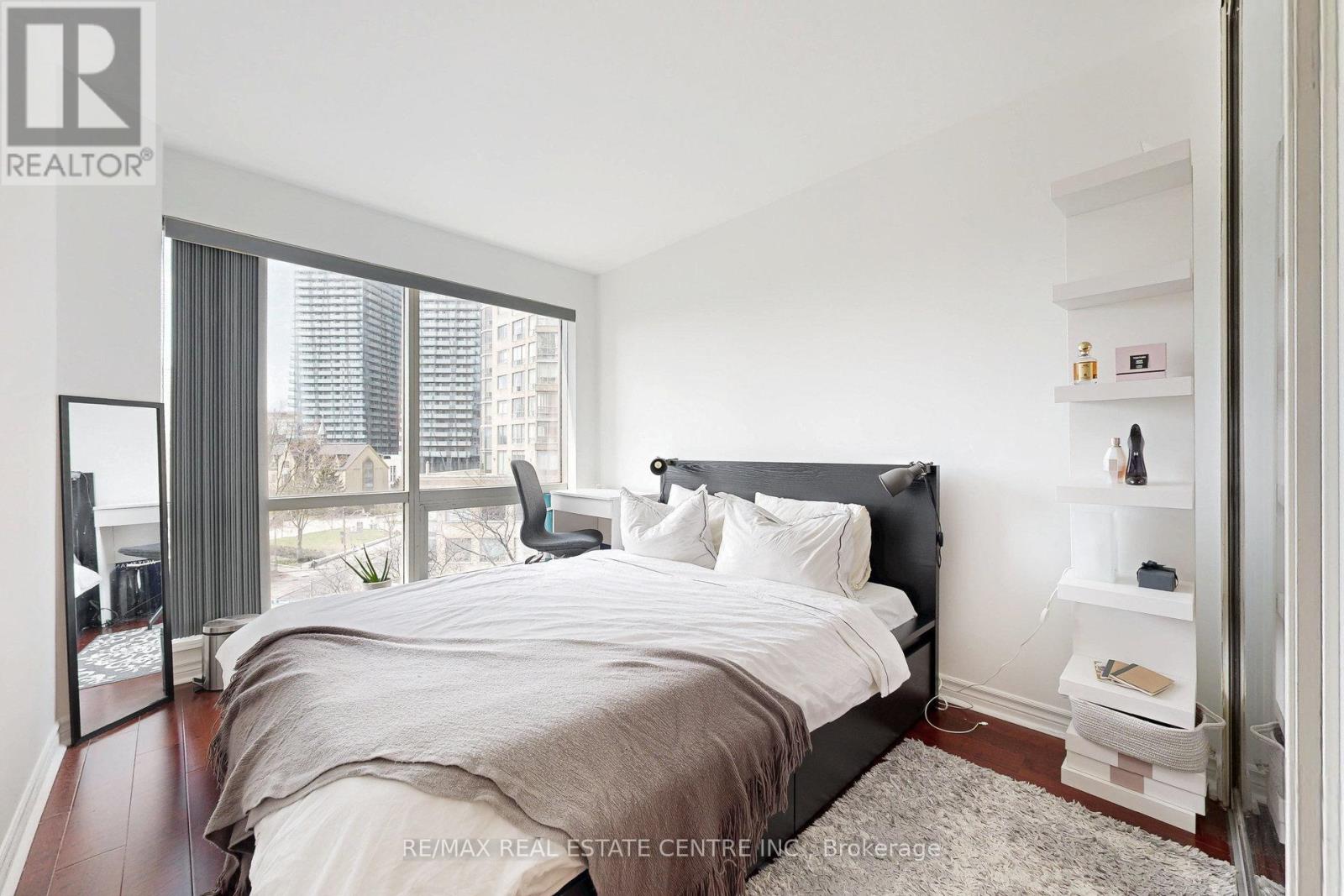 1001 Bay Street — photo 16