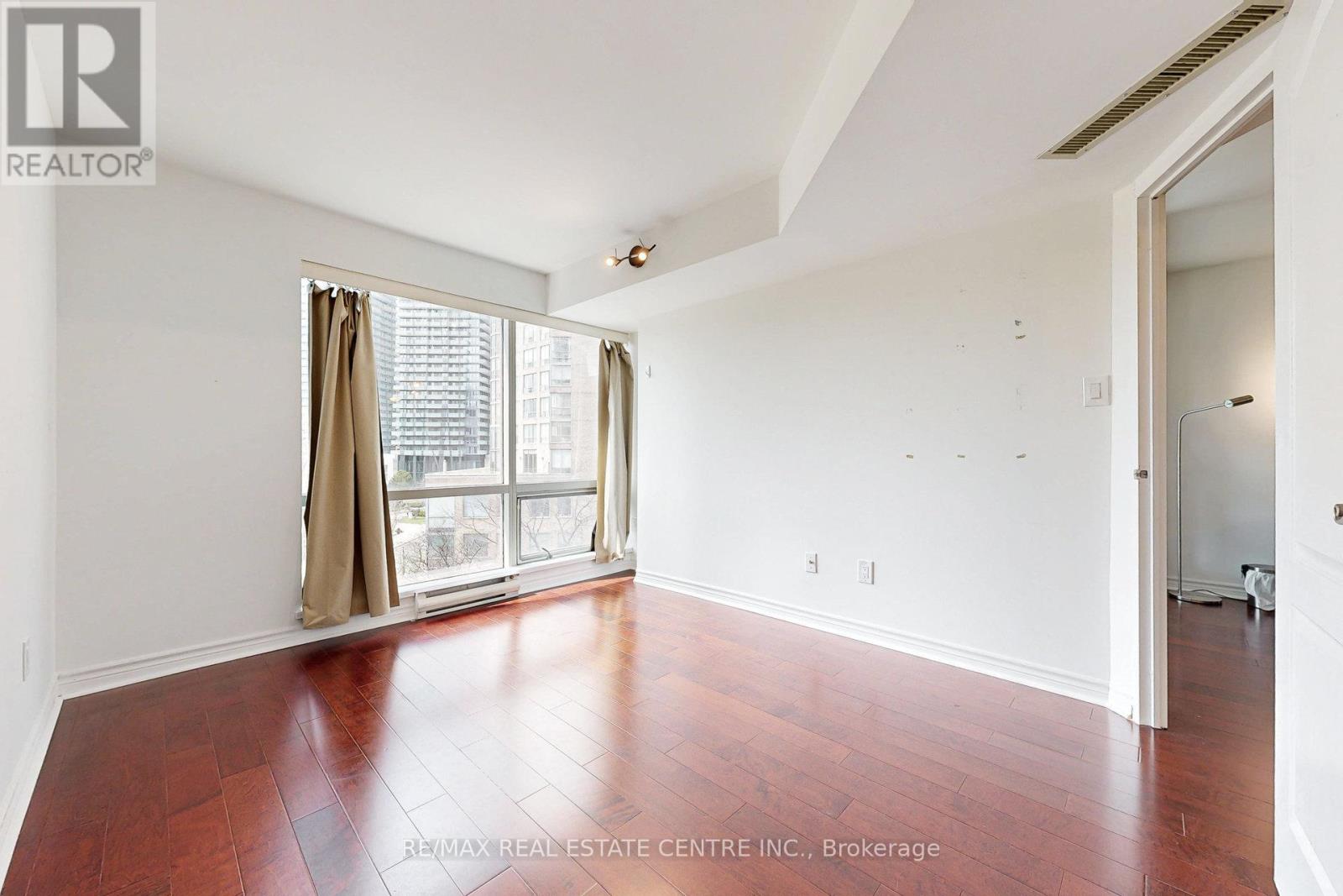 1001 Bay Street — photo 20