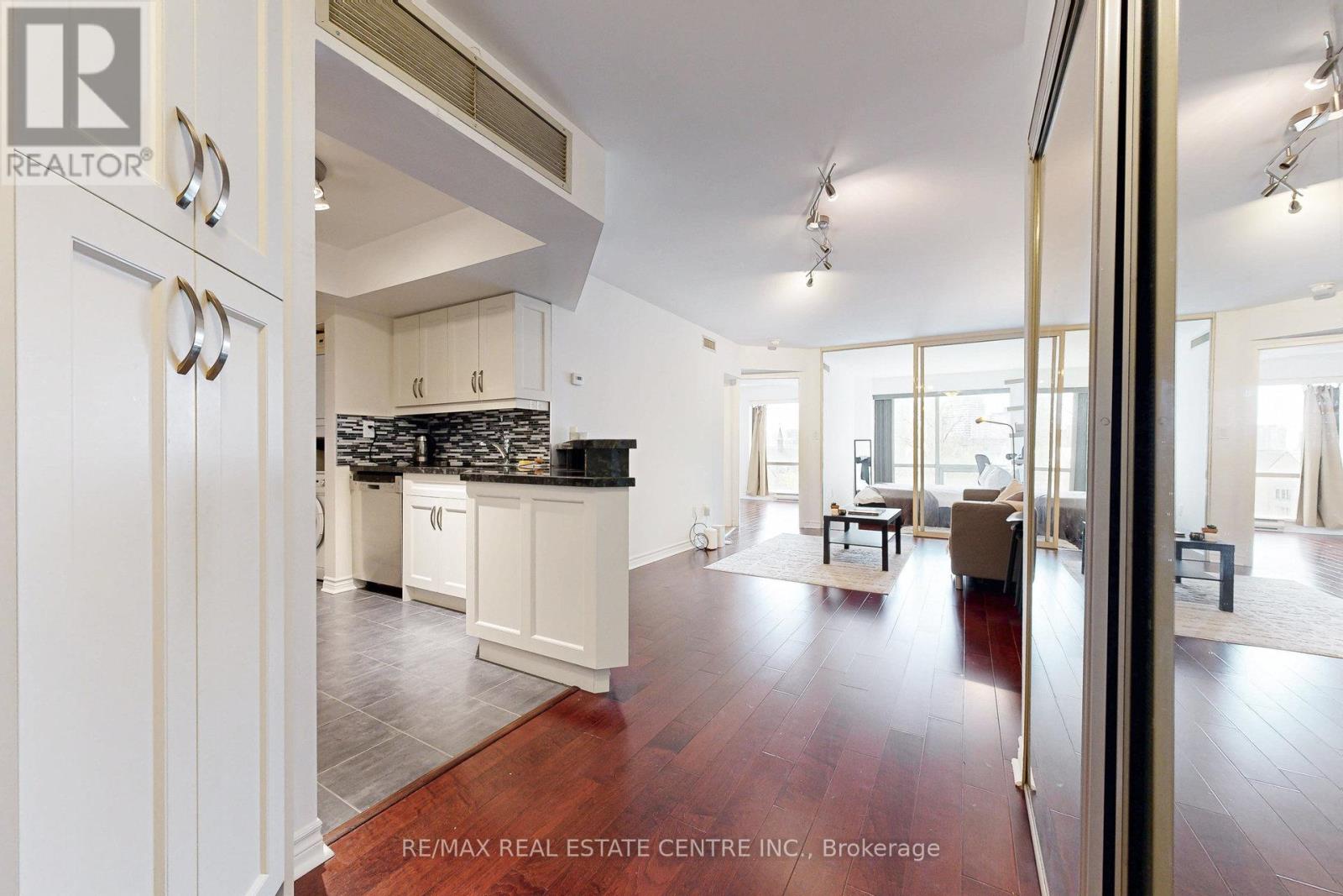 1001 Bay Street — photo 7