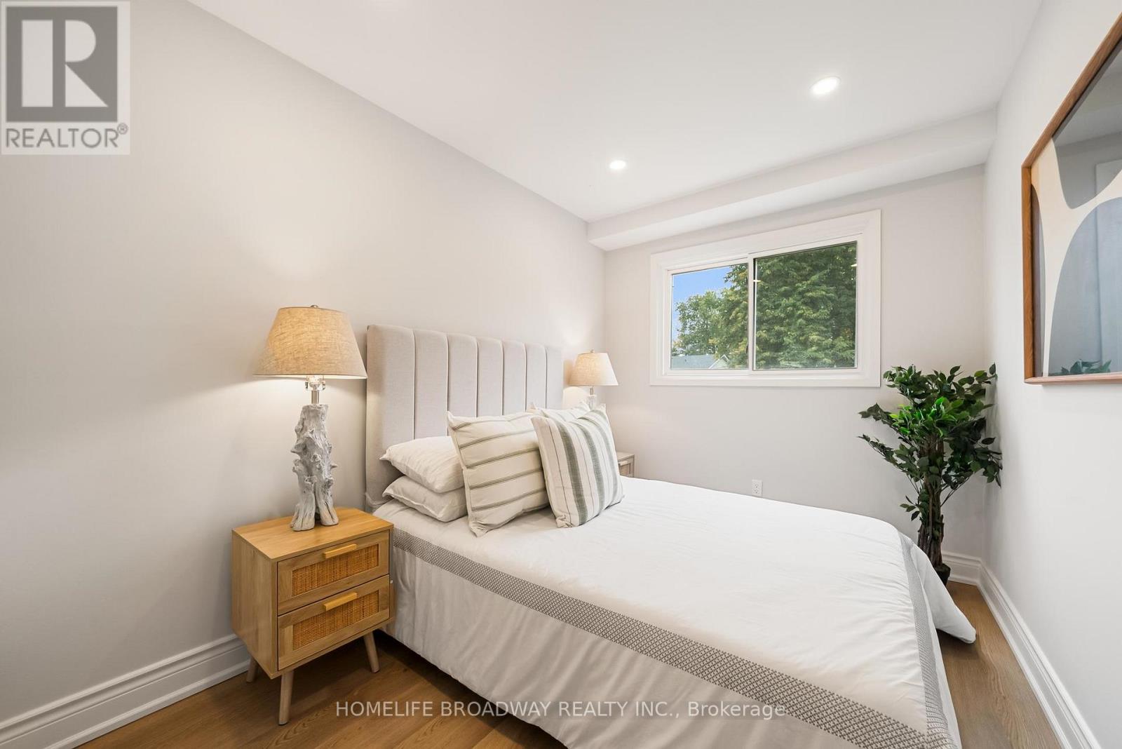 44 HOLLYBERRY TRAIL - 21