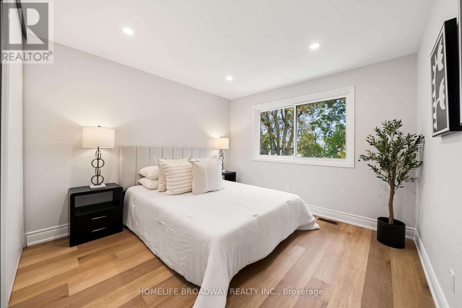 44 HOLLYBERRY TRAIL - 24