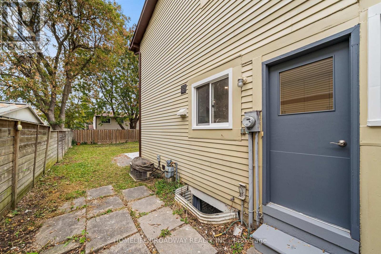 44 Hollyberry Trail, Toronto, ON photo 30