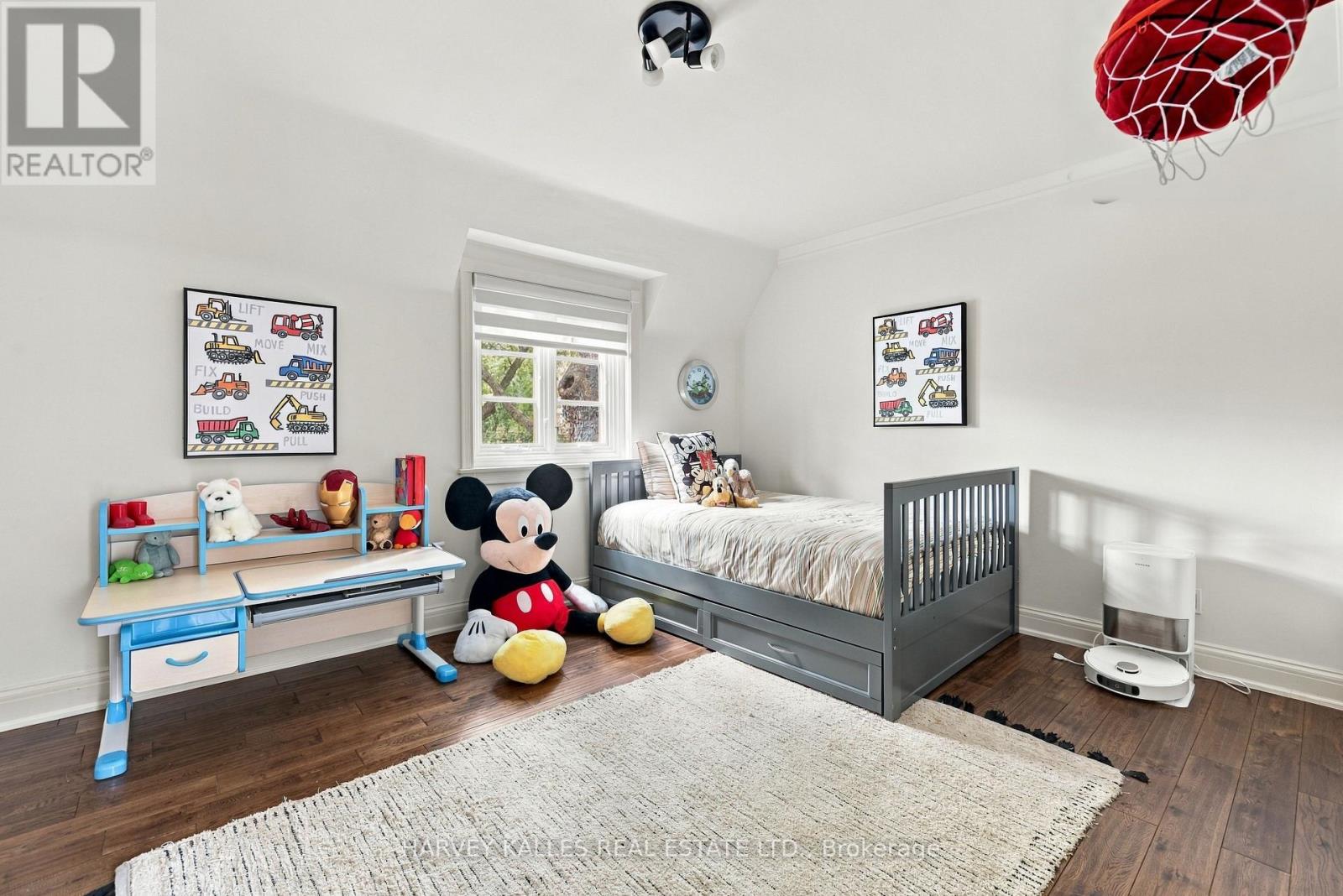 148 Strathallan Boulevard, Toronto, ON photo 32