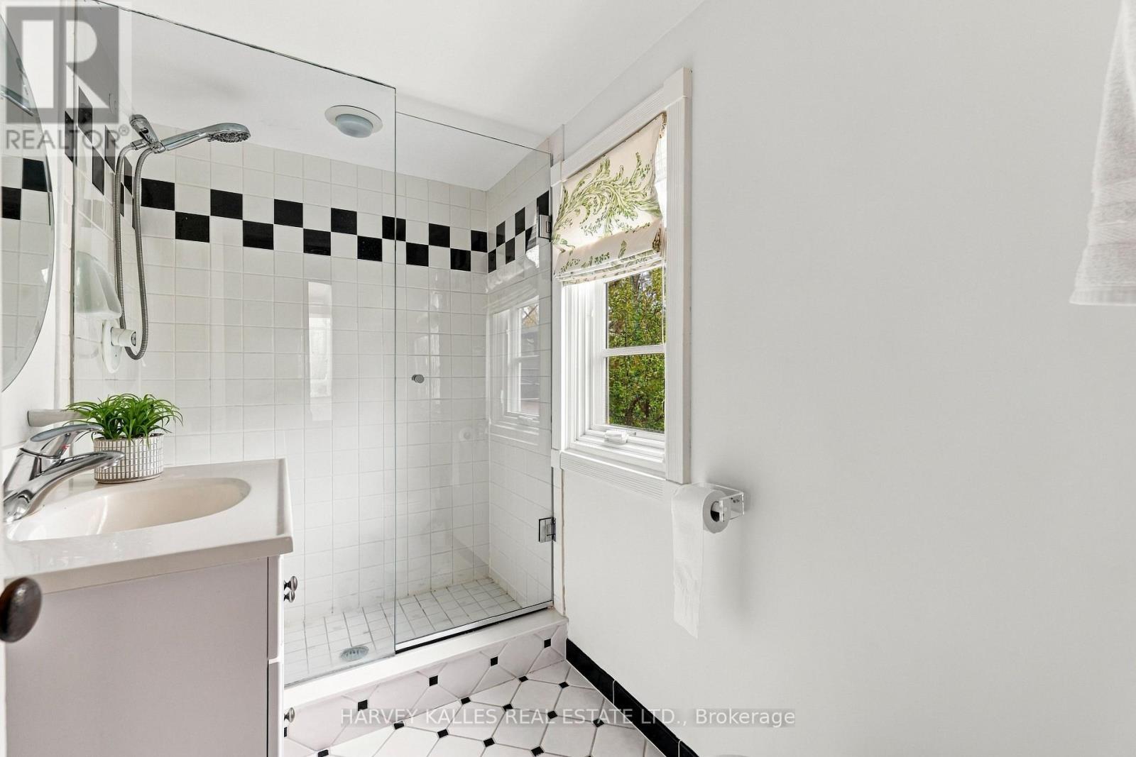 148 Strathallan Boulevard, Toronto, ON photo 37