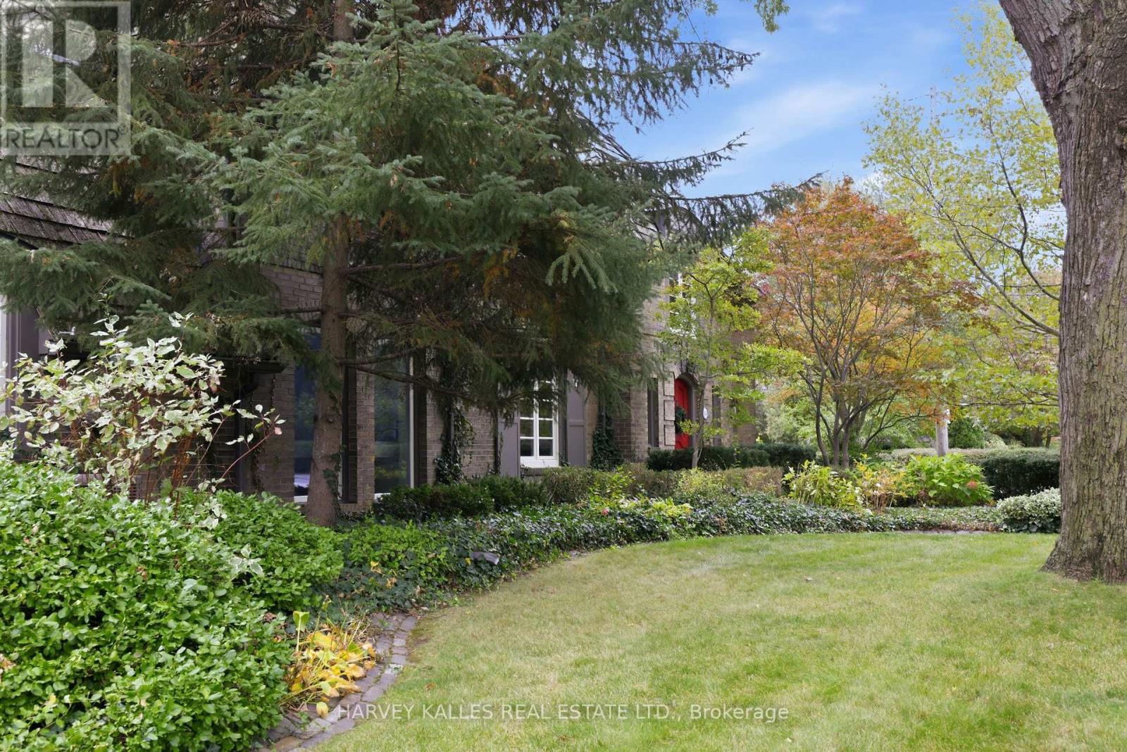 148 Strathallan Boulevard, Toronto, ON photo 6