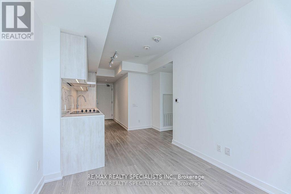 8 Wellesley Street West — photo 10
