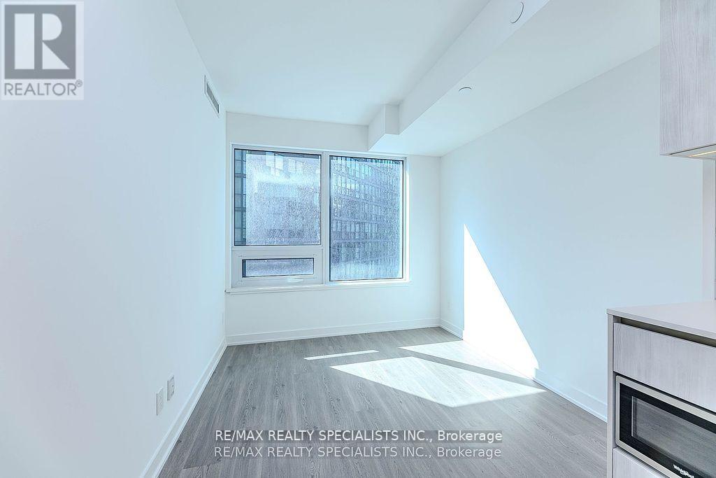 8 Wellesley Street West — photo 11