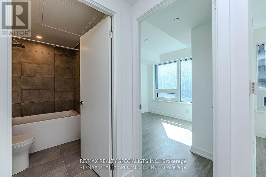 8 Wellesley Street West — photo 12