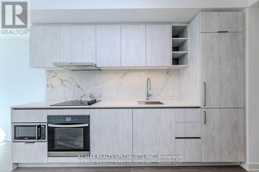 8 Wellesley Street West — photo 13