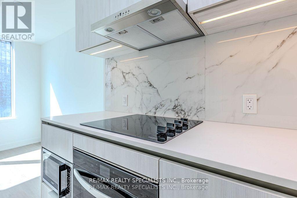 8 Wellesley Street West — photo 14