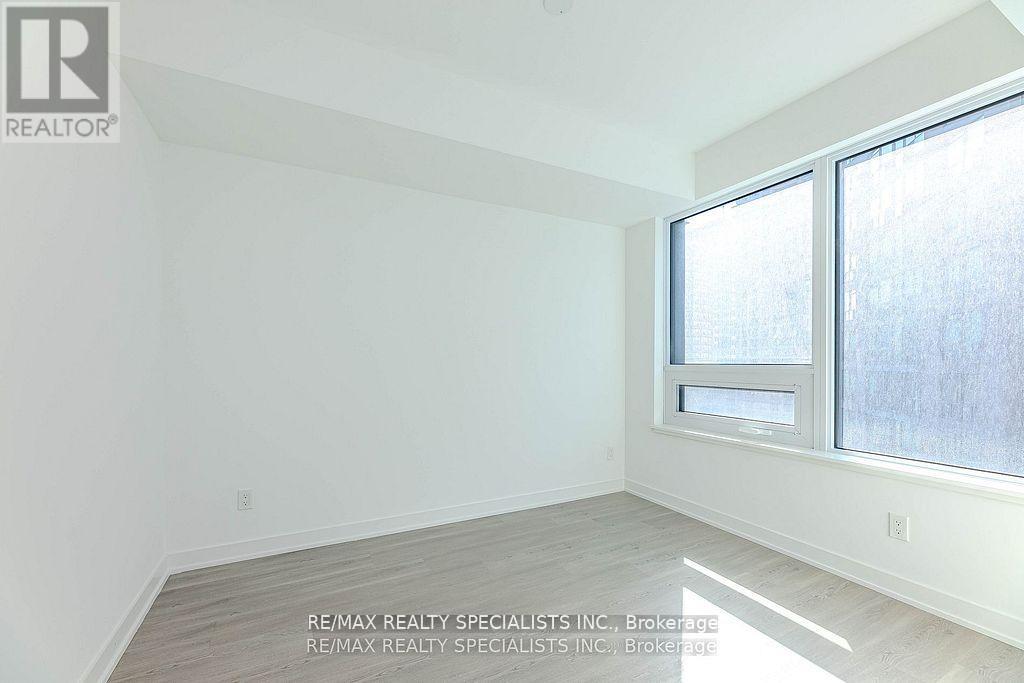 8 Wellesley Street West — photo 18