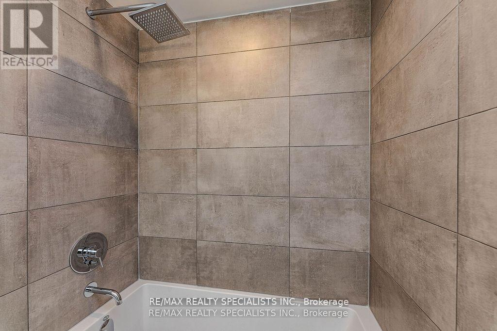 8 Wellesley Street West — photo 20