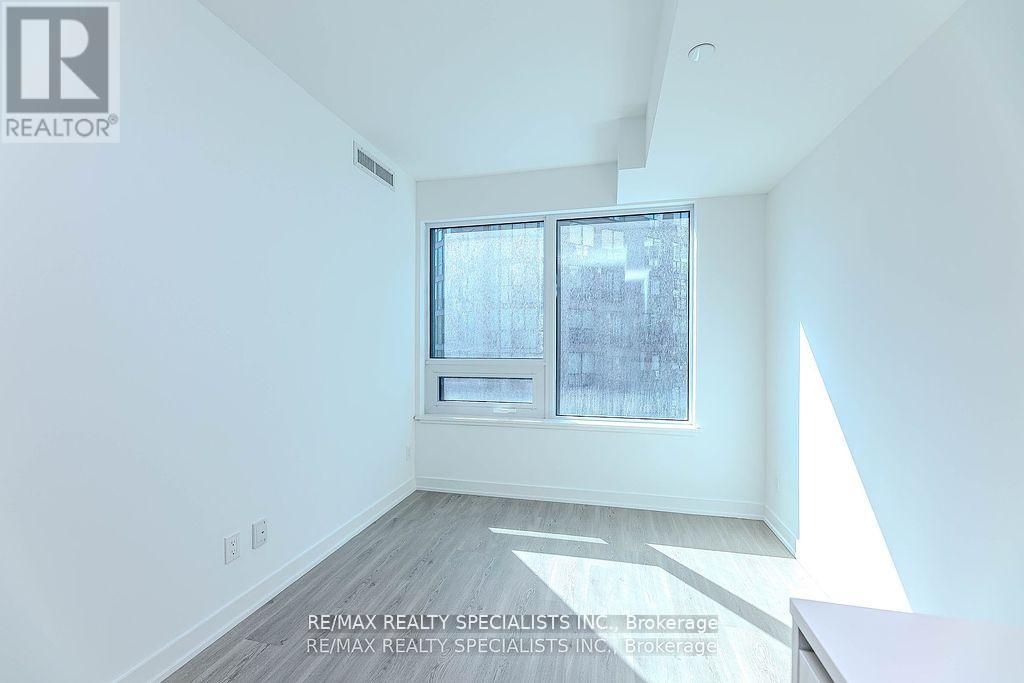 8 Wellesley Street West — photo 29
