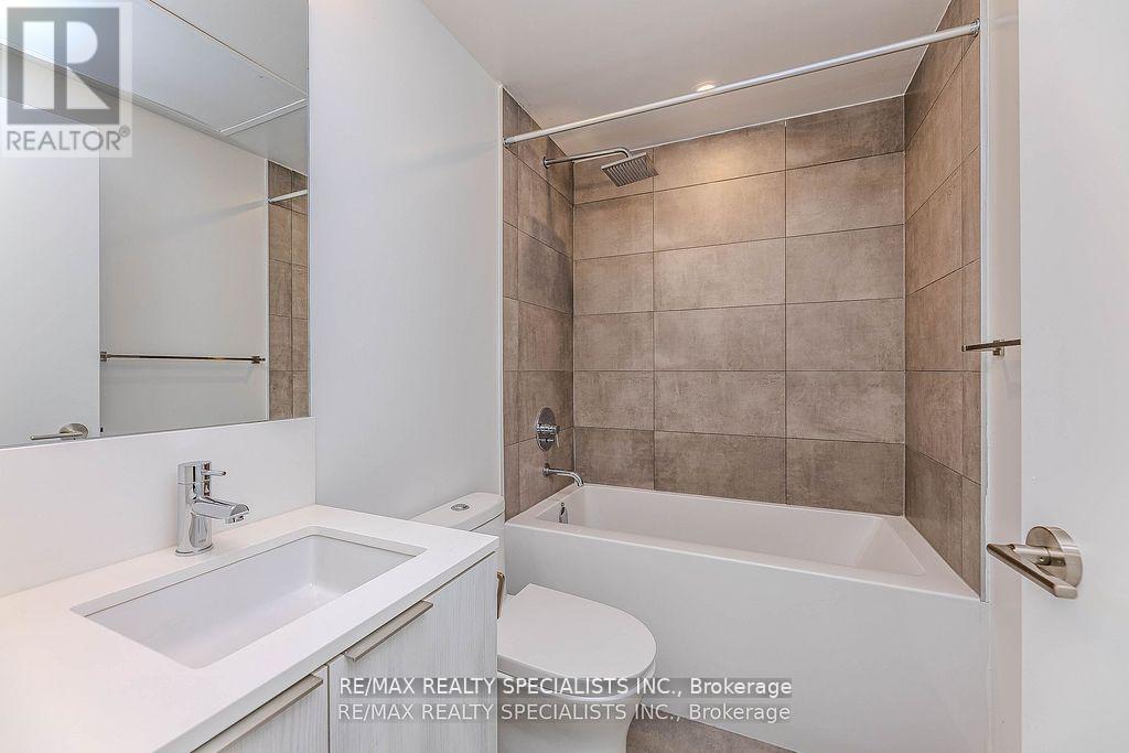 8 Wellesley Street West — photo 31
