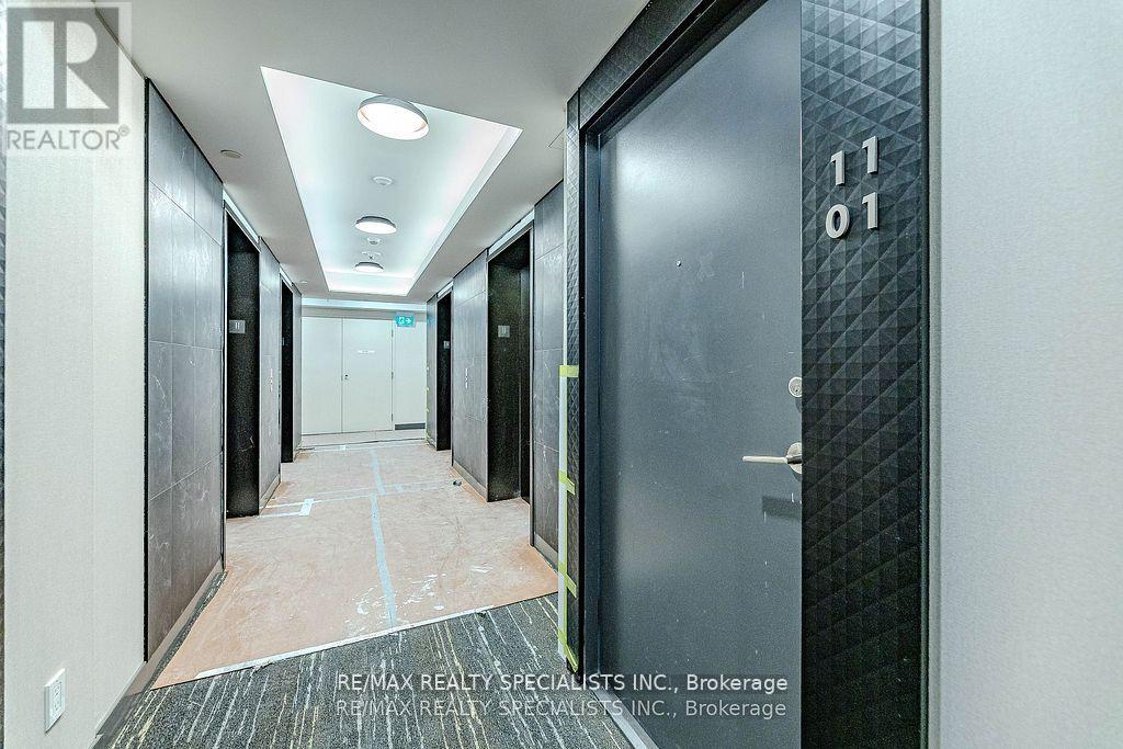 8 Wellesley Street West — photo 4