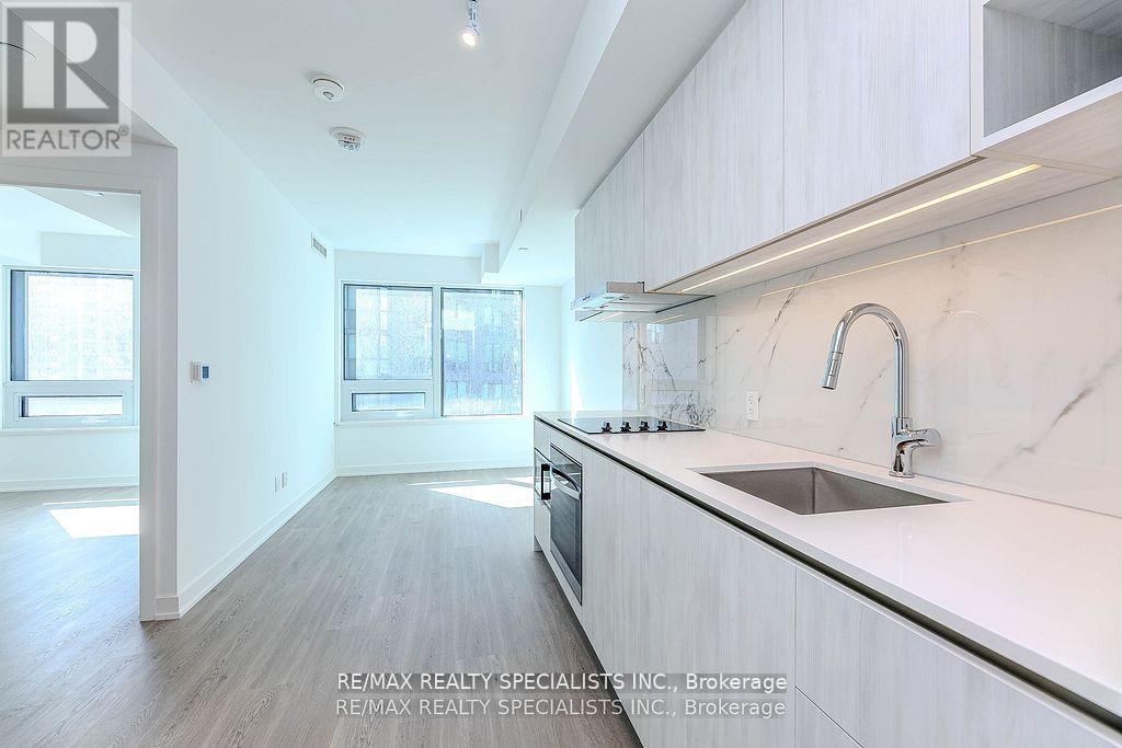 8 Wellesley Street West — photo 8