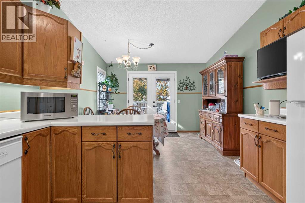 218 Coventry Close NE - photo 14