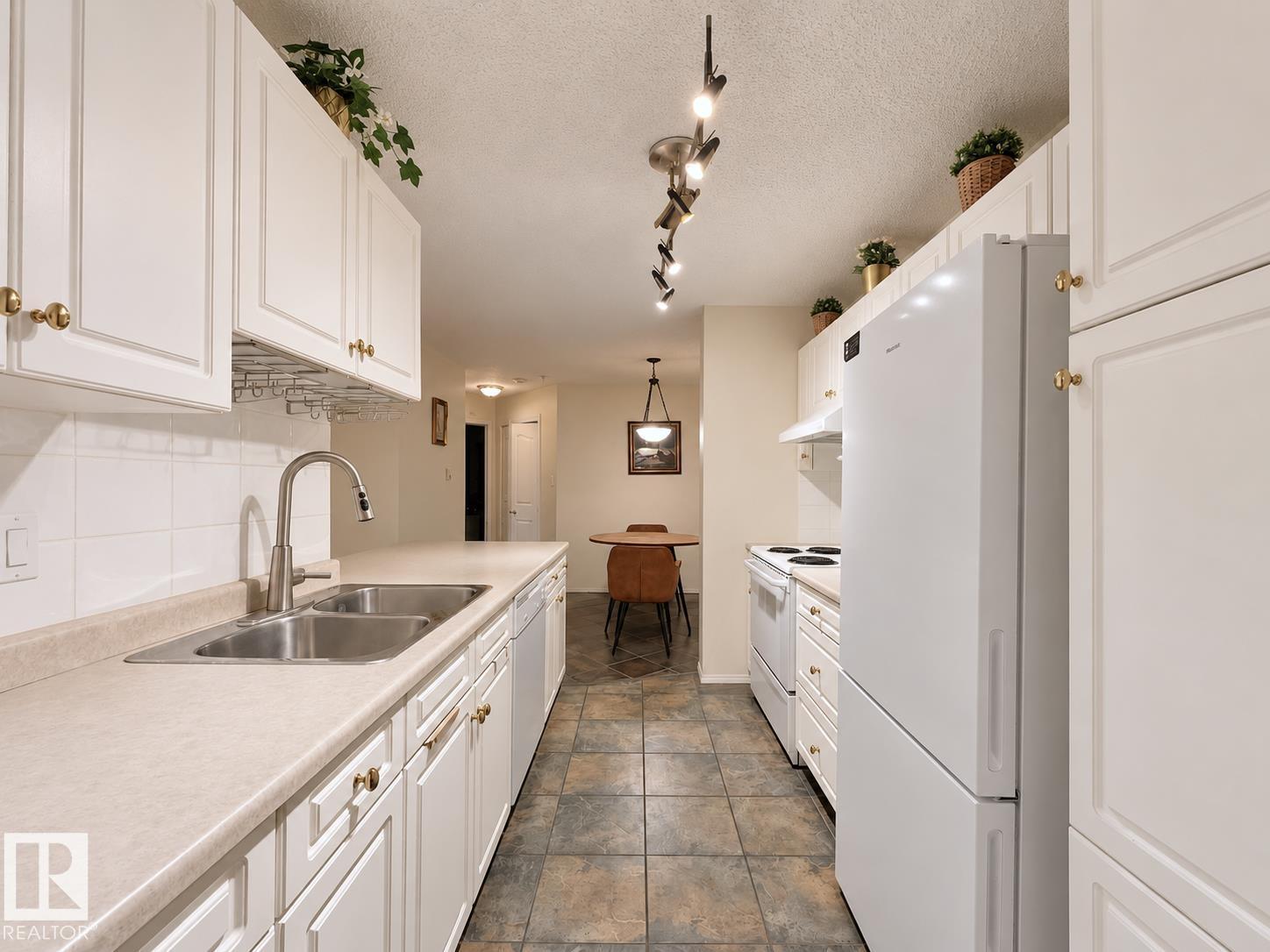 #110 10511 42 AV NW, Edmonton — photo 16