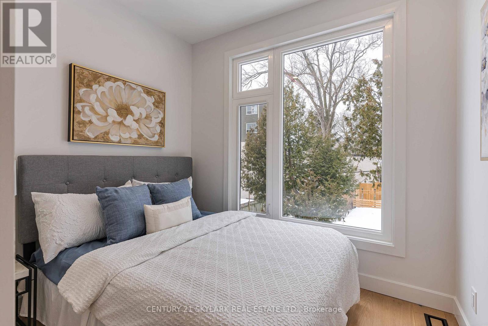 208 Gainsborough Road, Toronto, ON photo 19