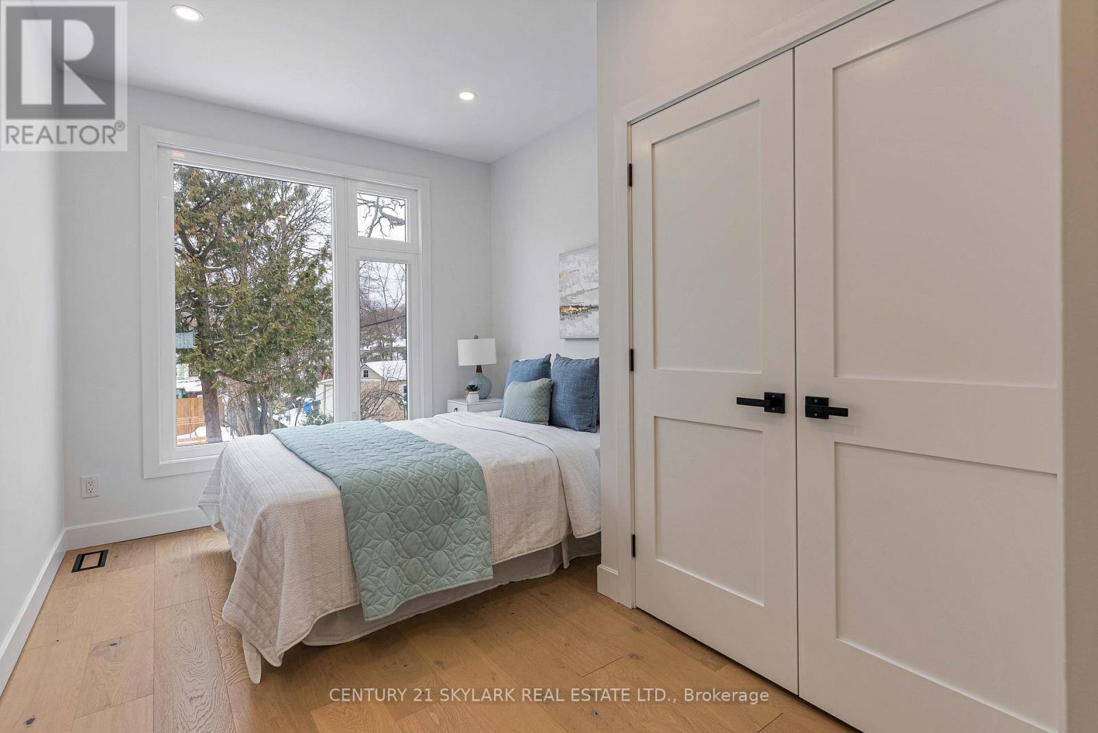 208 Gainsborough Road, Toronto, ON photo 22
