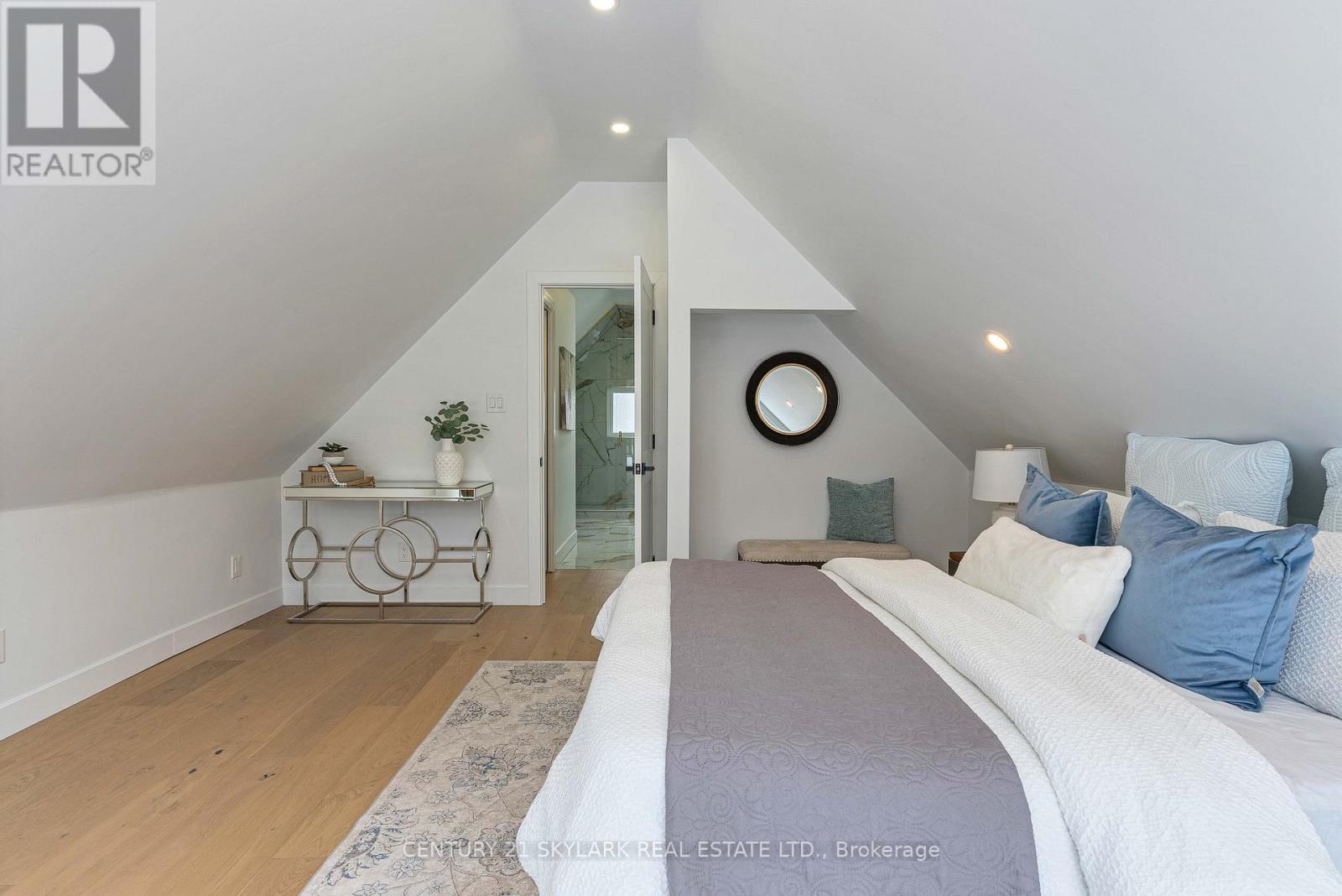 208 Gainsborough Road, Toronto, ON photo 31