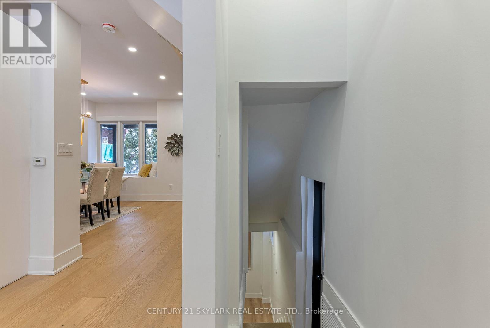 208 Gainsborough Road, Toronto, ON photo 34