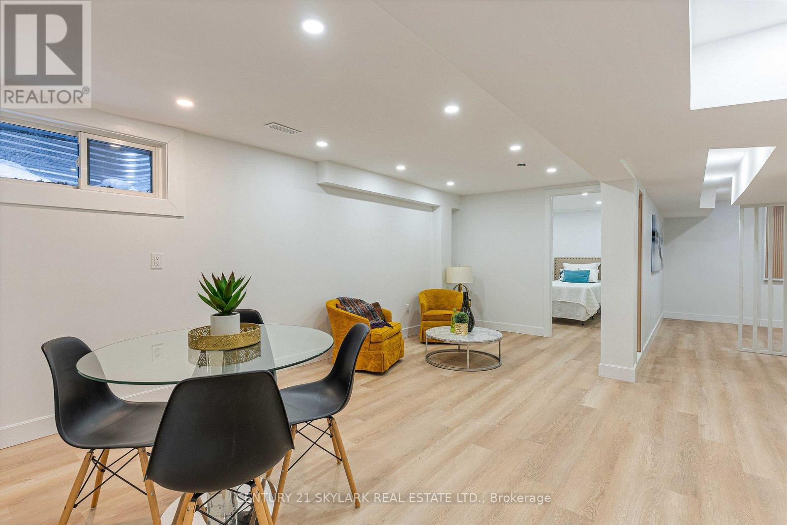 208 Gainsborough Road, Toronto, ON photo 37