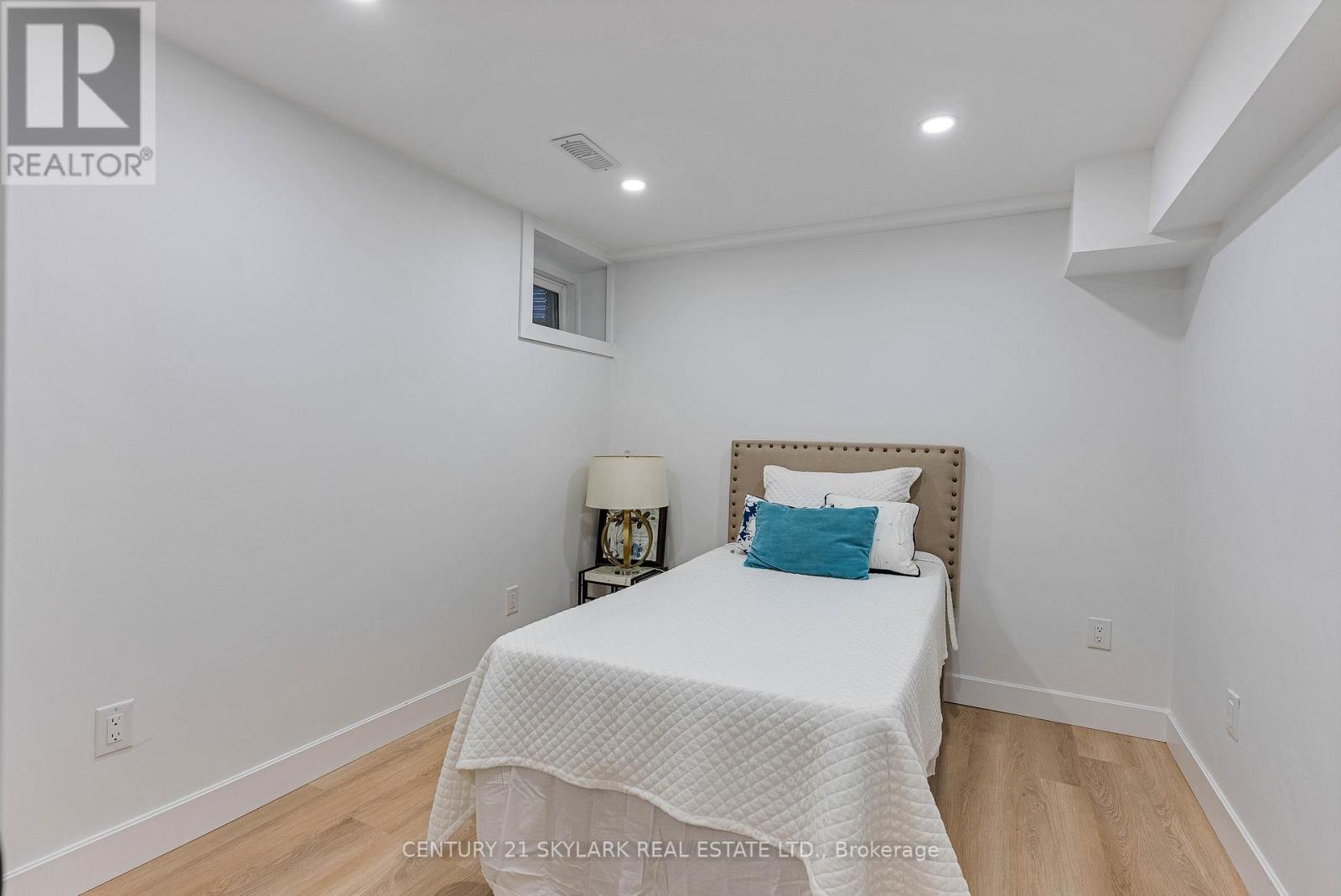 208 Gainsborough Road, Toronto, ON photo 39