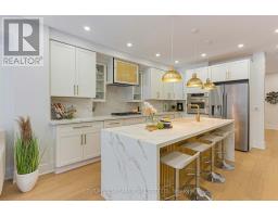 208 Gainsborough Road, Toronto, ON M4L3C6 Photo 12