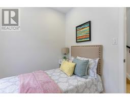 208 Gainsborough Road, Toronto, ON M4L3C6 Photo 17