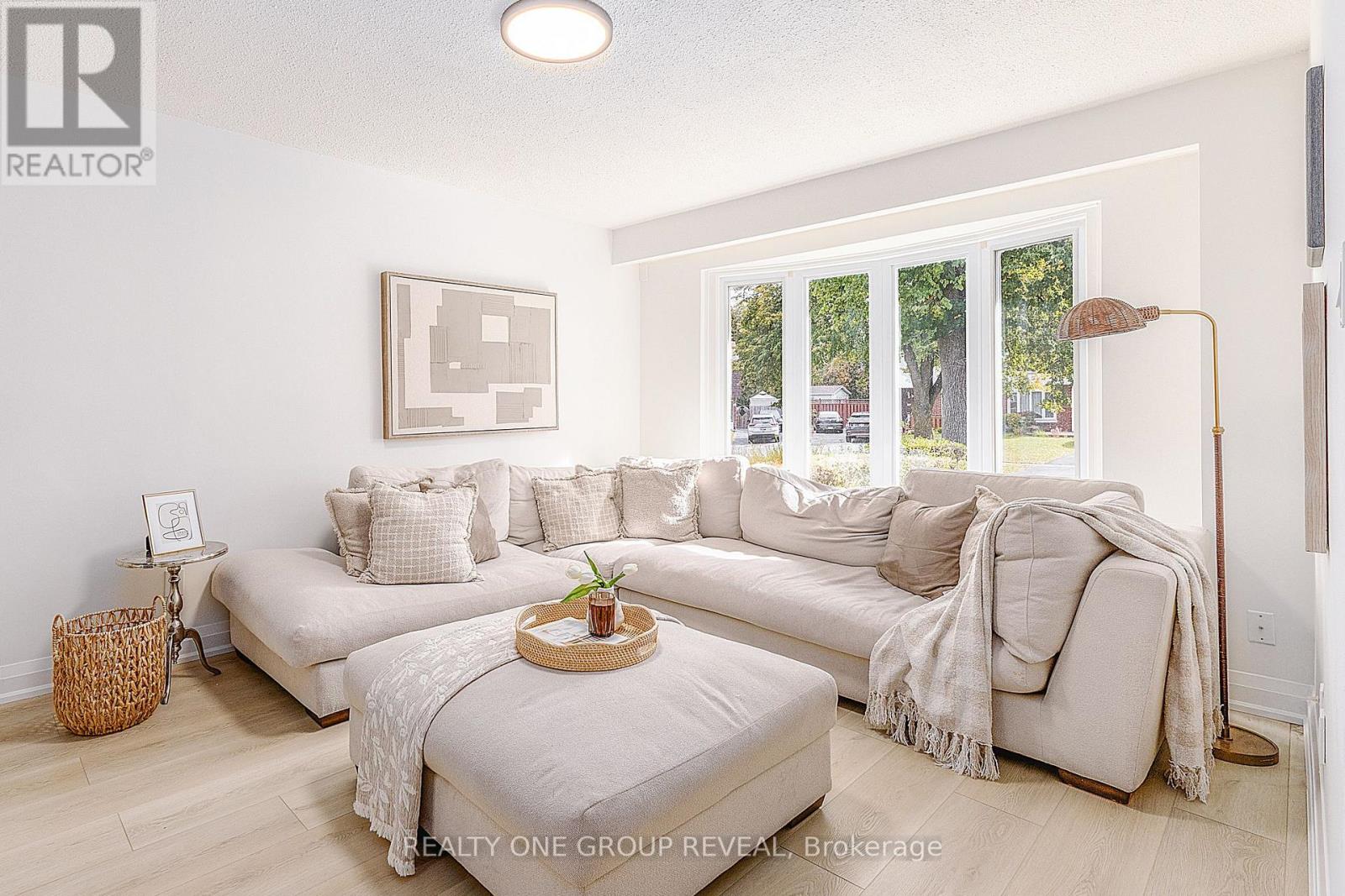 938 Harding Street, Whitby, ON photo 2