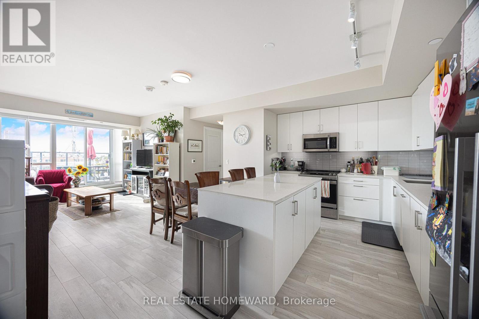 605- 1630 Queen Street East, Toronto, ON photo 2