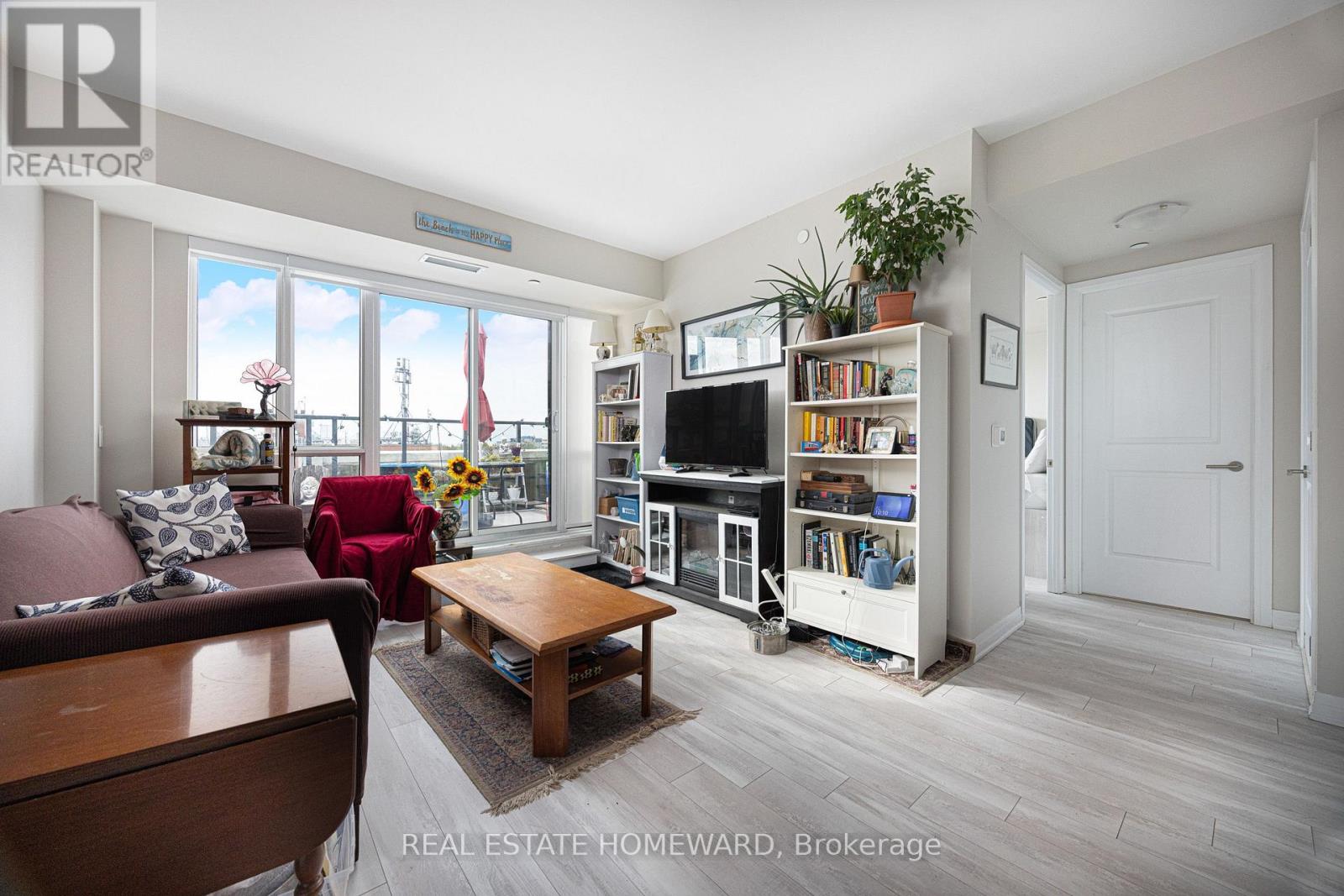 605- 1630 Queen Street East, Toronto, ON photo 4