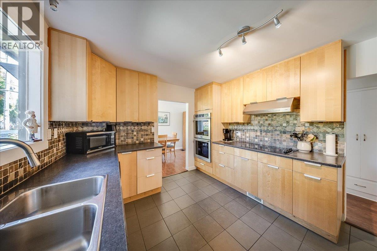 2603 Maple Crescent - 11