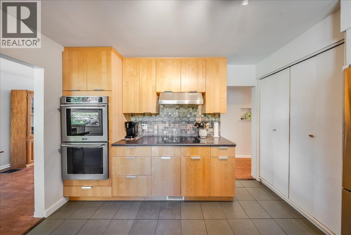 2603 Maple Crescent - 12