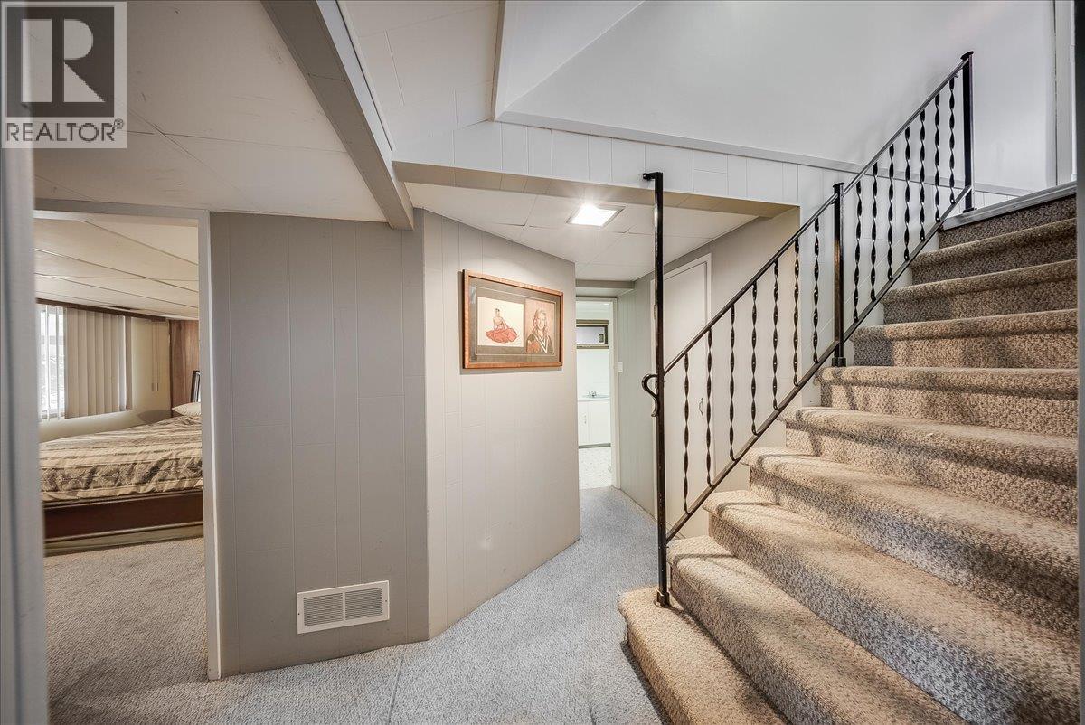 2603 Maple Crescent - 36