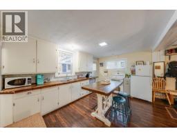 1653 Harasin Alley, Rossland, BC V0G1Y0 Photo 10