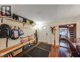 Full bathroom - 1653 Harasin Alley, Rossland, BC V0G1Y0 Photo 7