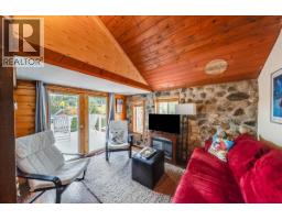 1653 Harasin Alley, Rossland, BC V0G1Y0 Photo 17