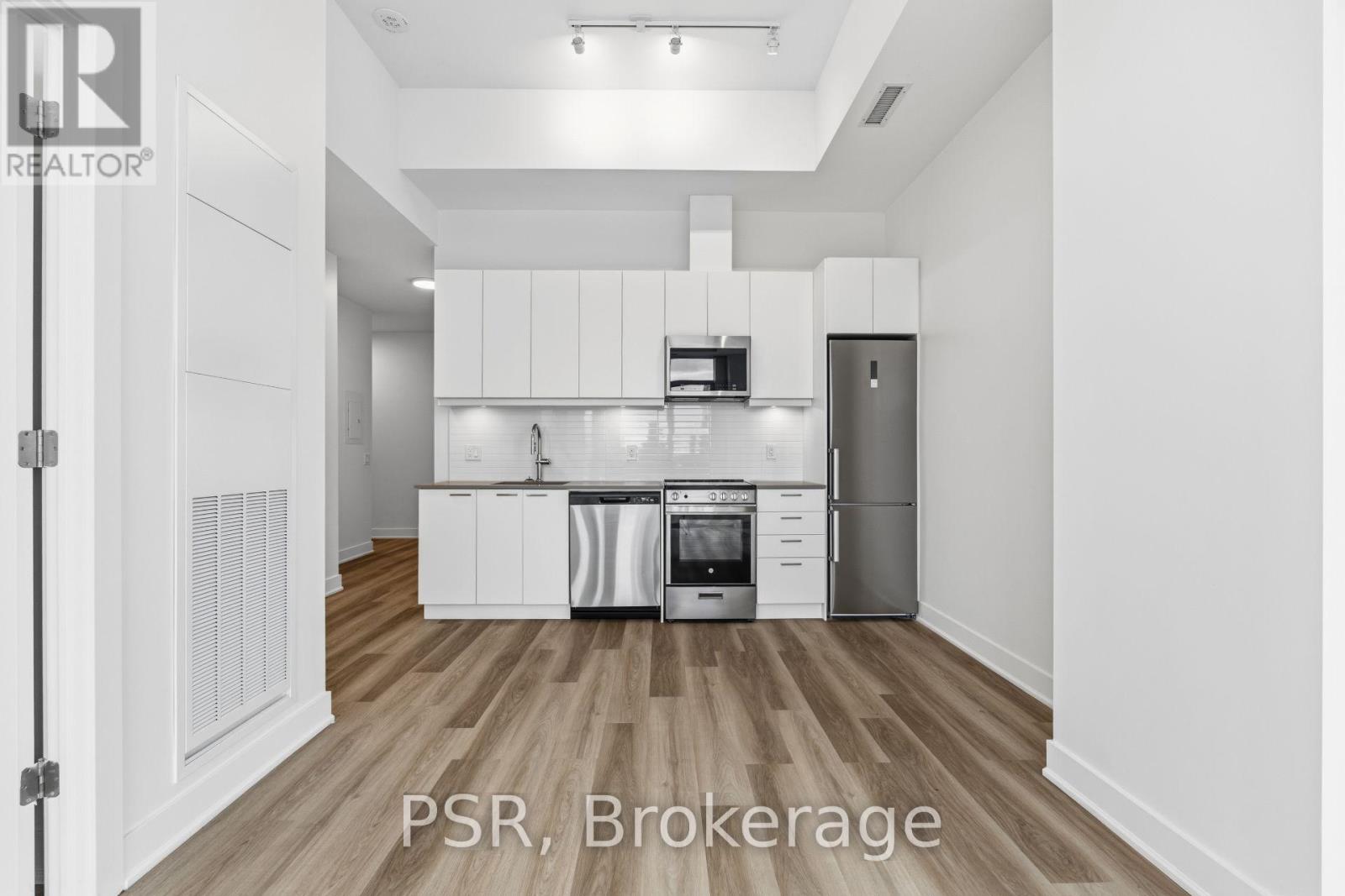 200 Deerfield Road — photo 4