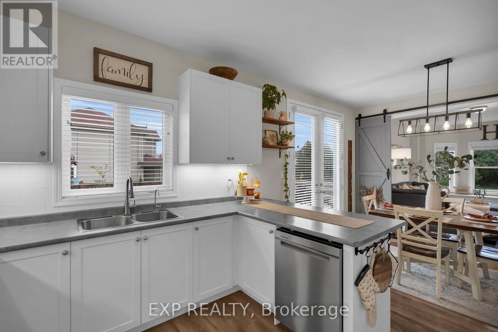 46 RENNIE STREET - 23