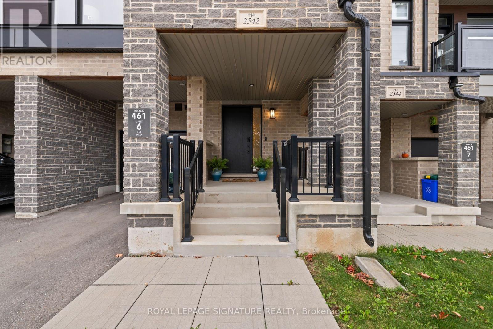 2542 Littlefield Crescent, Oakville, ON photo 3