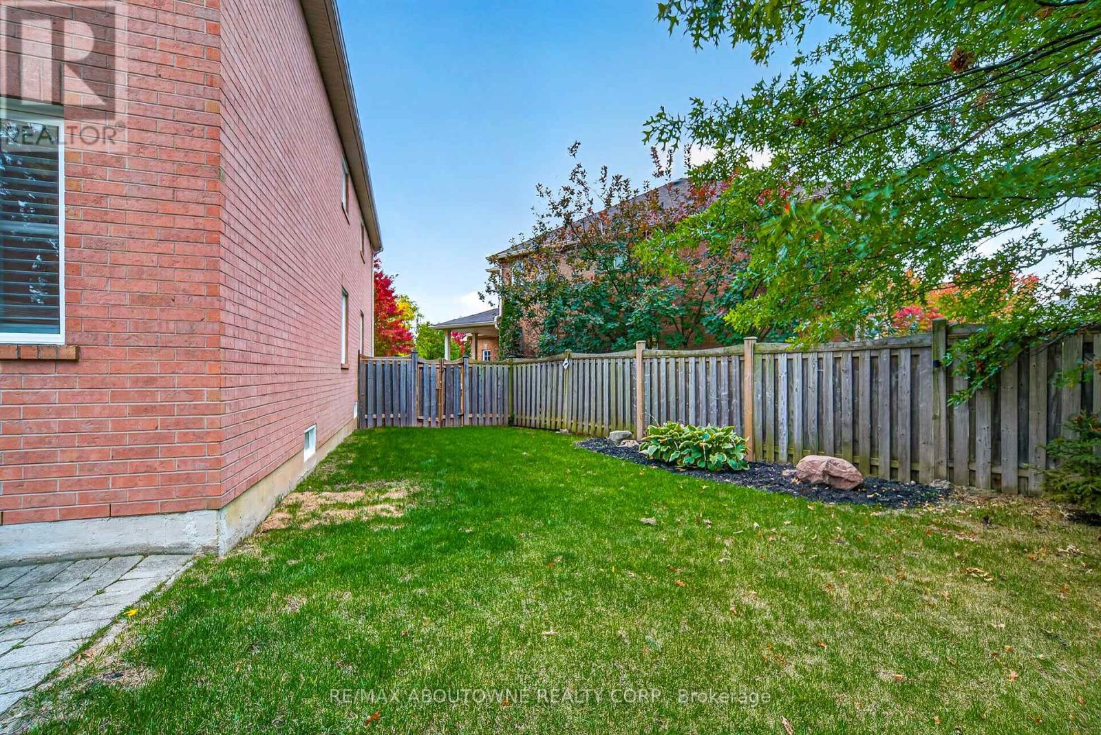2447 Highmount Crescent, Oakville, ON photo 44