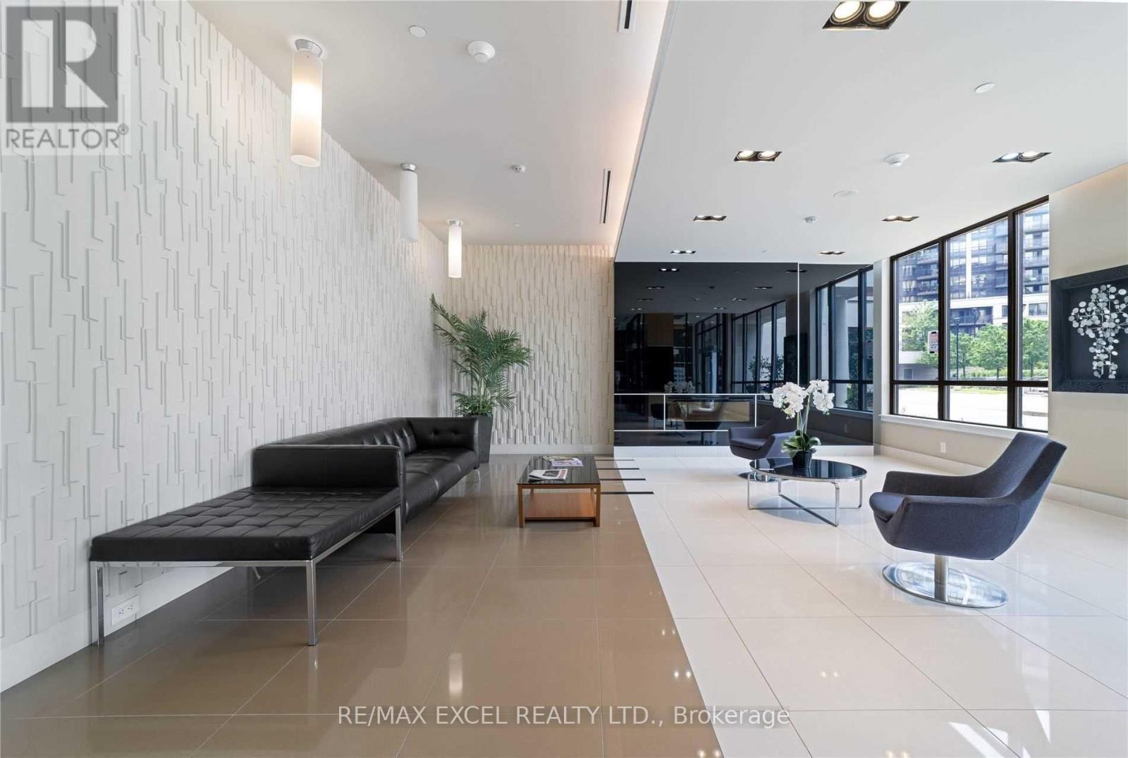1 De Boers Drive — photo 2