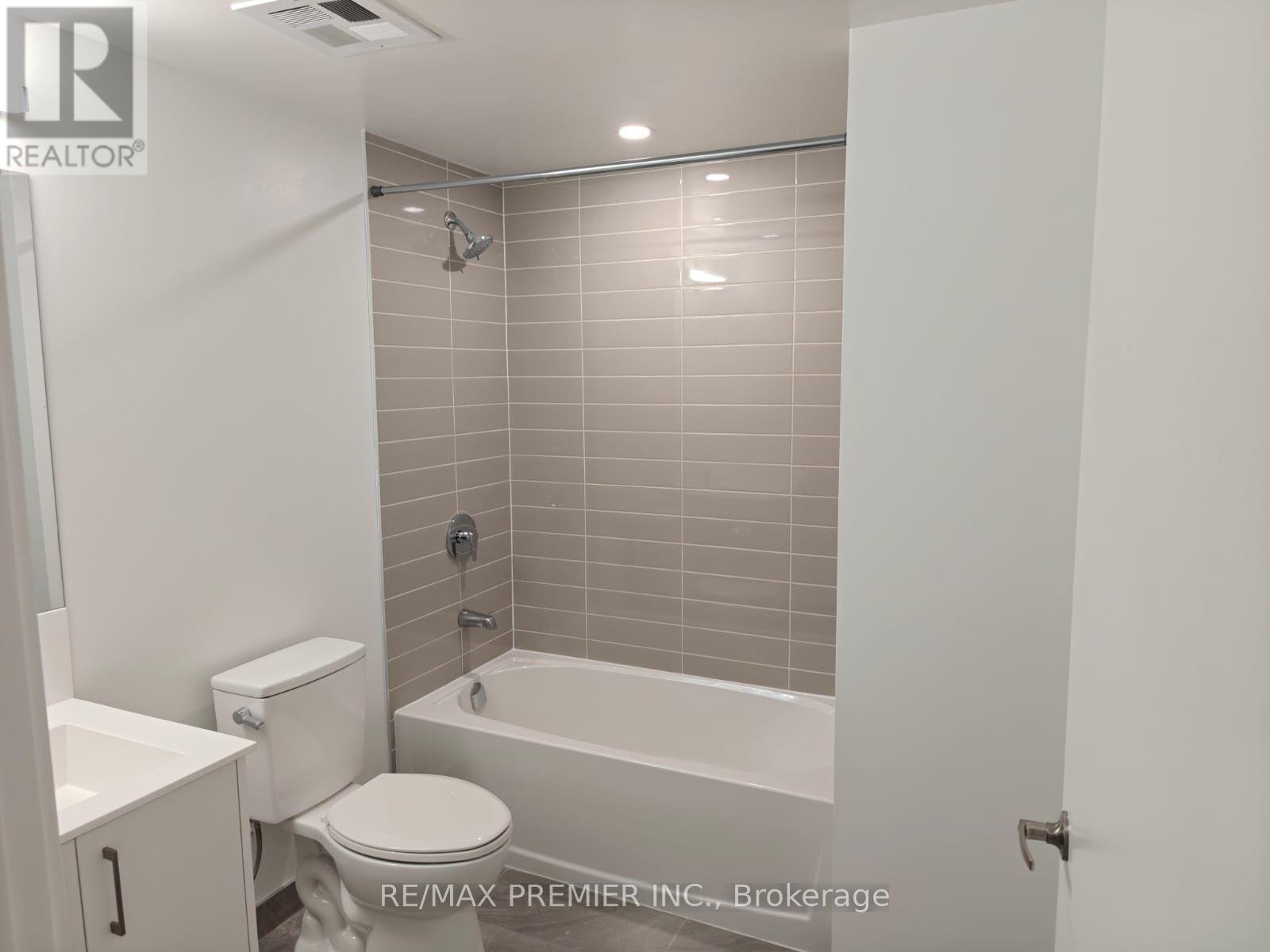 4010 Eglinton Avenue West — photo 8